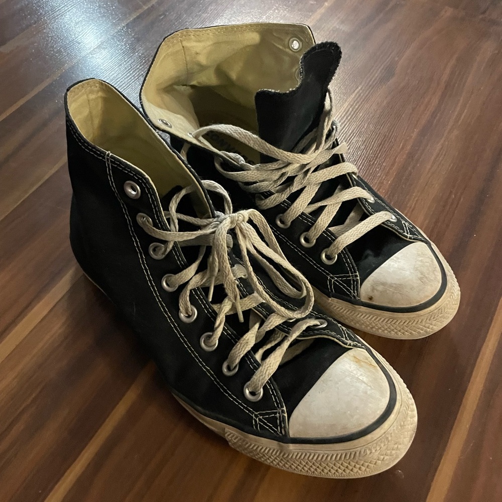 Converse Chuck Taylor Sneakers. Men’s 8.5/Women’s 10. Black.